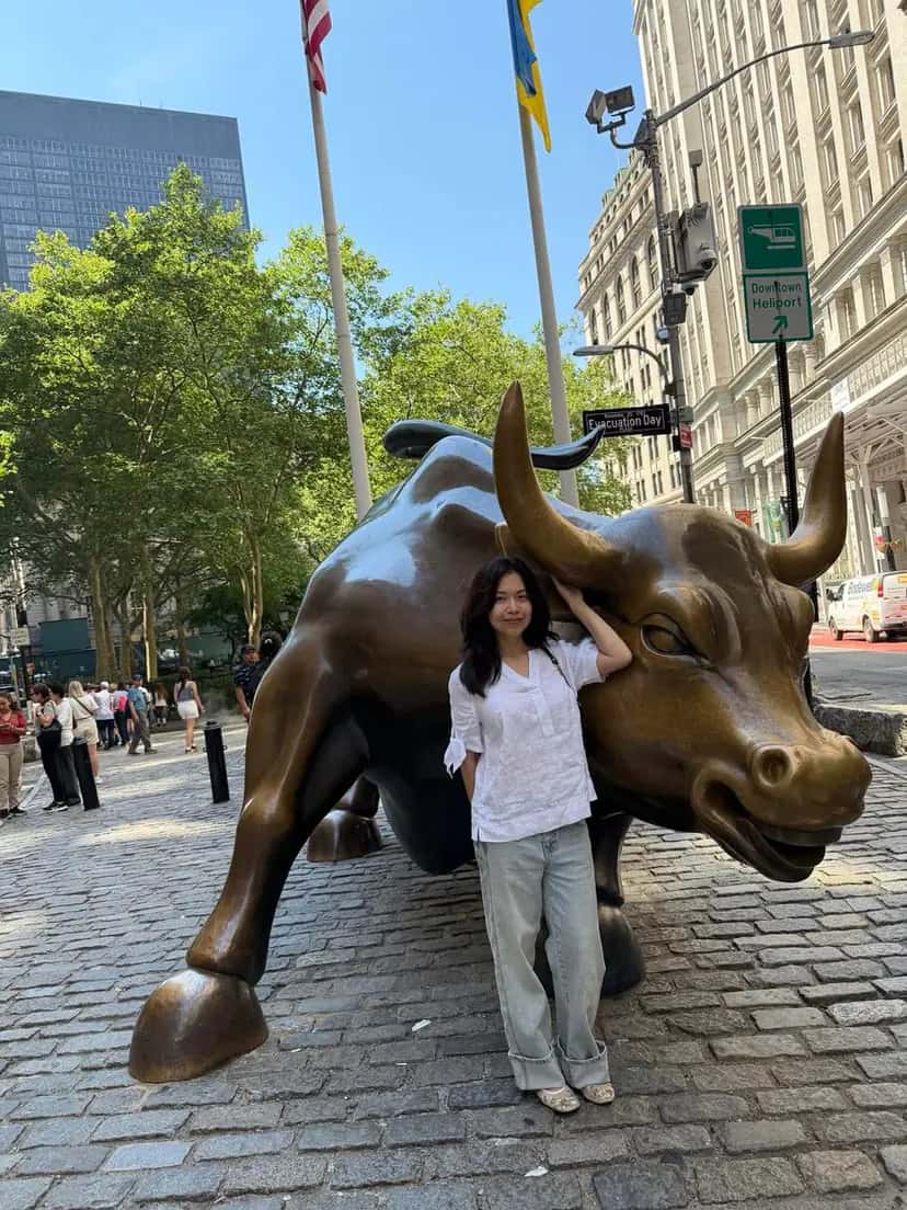 Mia Anne Reeves visiting a New York City landmark
